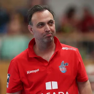 Potsdam-Trainer Bob Hanning beim Spiel gegen Großwallstadt