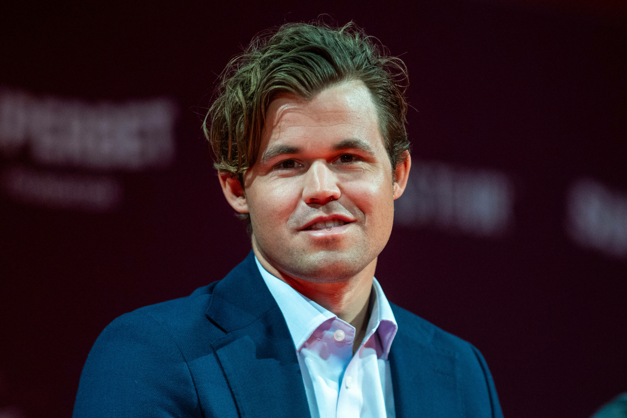 Magnus Carlsen lächelt