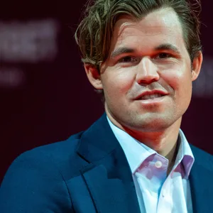 Magnus Carlsen lächelt