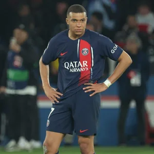 Nach dem verpassten Final-Einzug guckt Kylian Mbappé enttäuscht