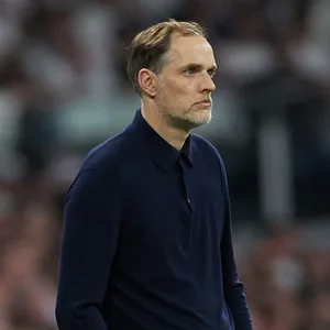 Thomas Tuchel guckt ratlos an der Seitenlinie beim Spiel gegen Real