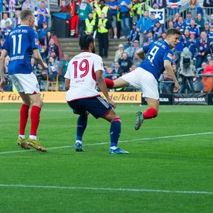 Pichlers Kopfball zum 1:0 von Kiel gegen Düsseldorf