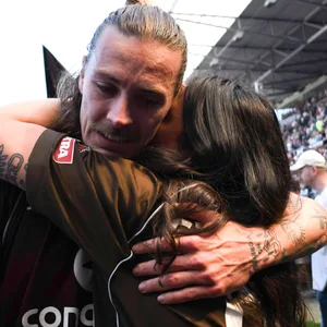 Jackson Irvine und seine Jemilla