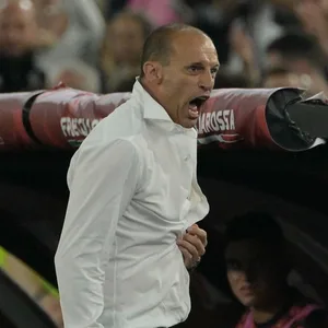 Massimiliano Allegri schreit während des Spiels