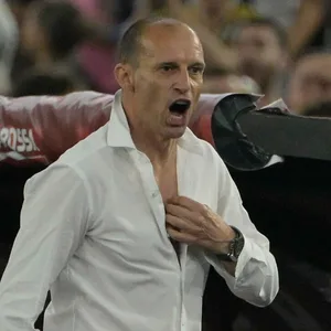 Juve-Trainer Massimiliano Allegri schreit am Spielfeld