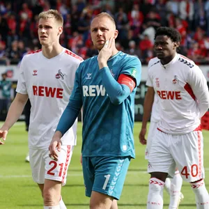 Enttäuschte Blicke bei den Kölnern nach dem Abstieg