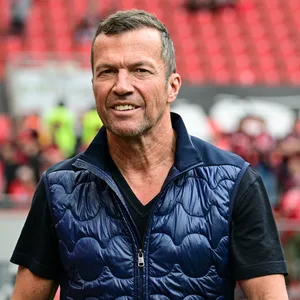 Lothar Matthäus als Sky-Experte beim Spiel von Leverkusen gegen Augsburg