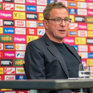 Ralf Rangnick bei einer Pressekonferenz für Österreich.