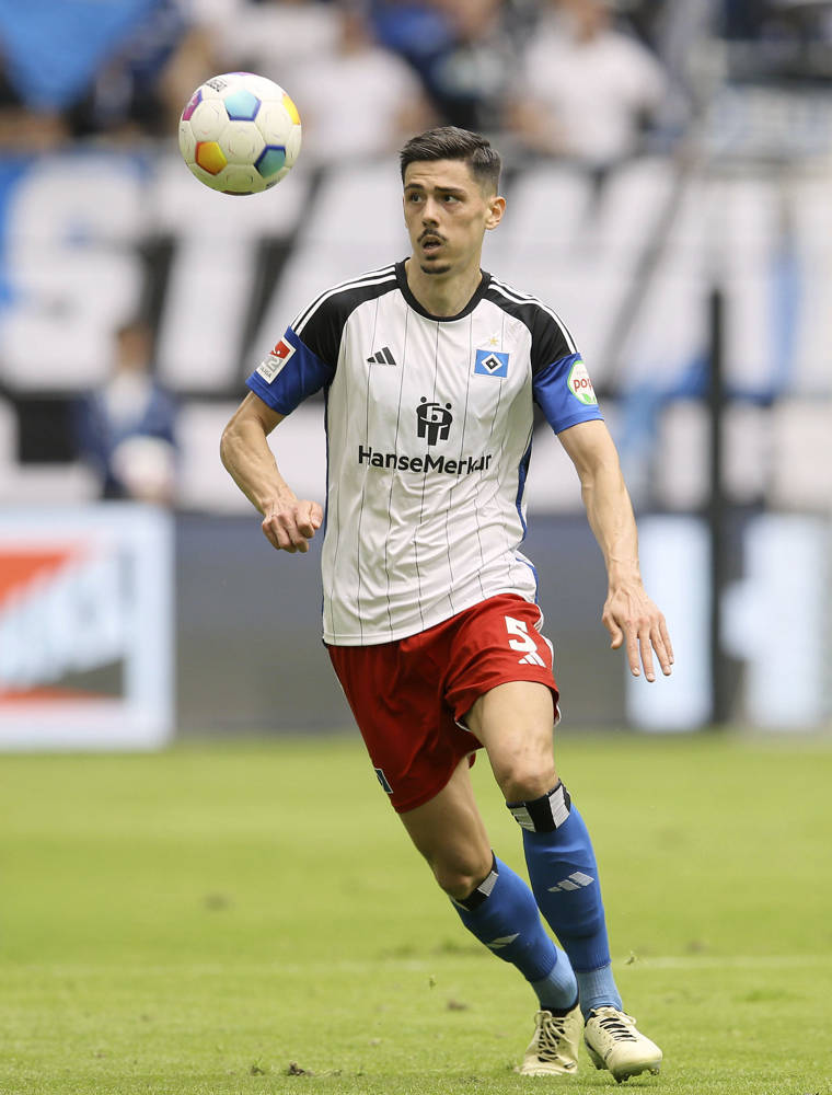 Dennis Hadzikadunic spielte in der vergangenen Saison auf Leihbasis beim HSV.