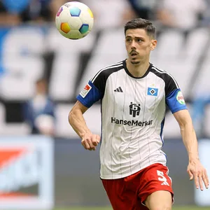 Dennis Hadzikadunic spielte in der vergangenen Saison auf Leihbasis beim HSV.
