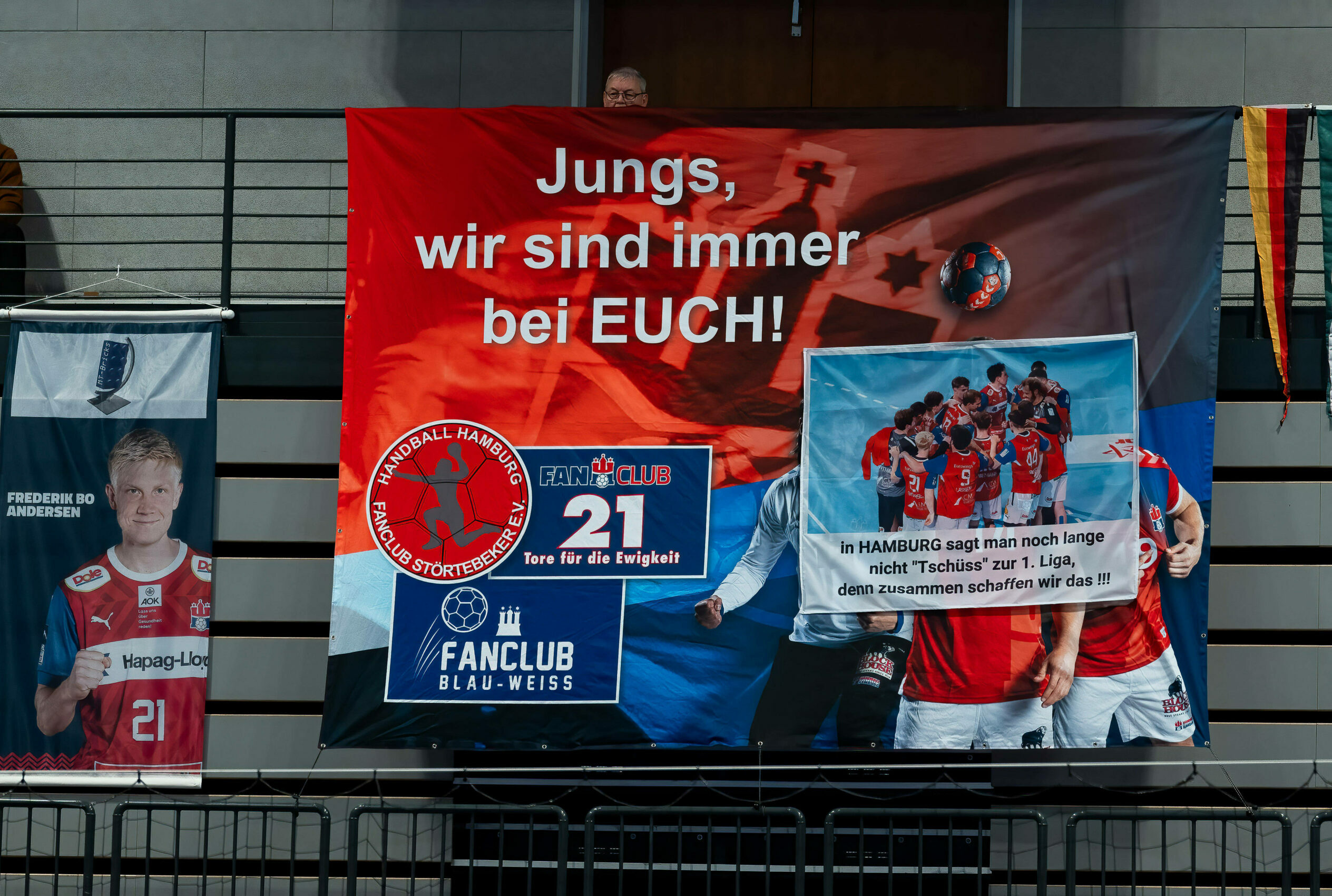 Plakate zur Unterstützung des HSVH im Kampf um die Lizenz