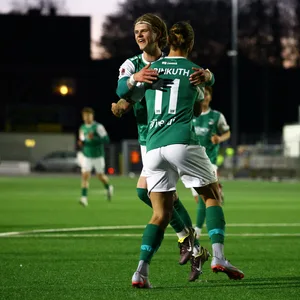 John Xaver Posselt jubelt mit Felix Werner Wolfgang Drinkuth