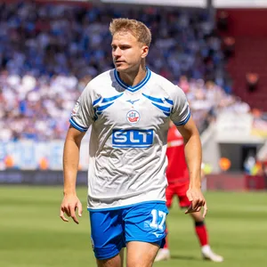 Florian Carstens im Trikot seines neuen Klubs Hansa Rostock