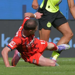 Budu Zivzivadze Foul gegen Felix Nmecha