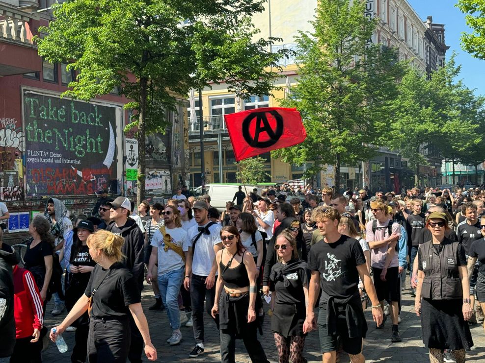 Zu der Demo im Schanzenviertel hatten Anarchisten und Linksautonome aufgerufen.