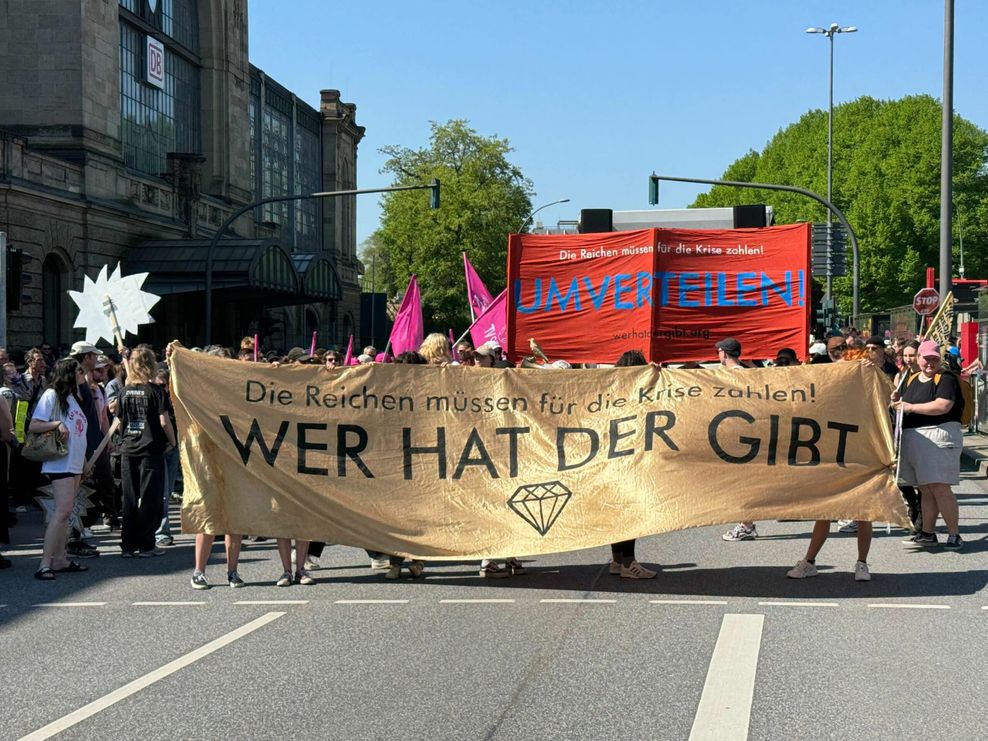 „Die Reichen müssen für die Krise zahlen“, fordert das Bündnis „Wer hat, der gibt“.