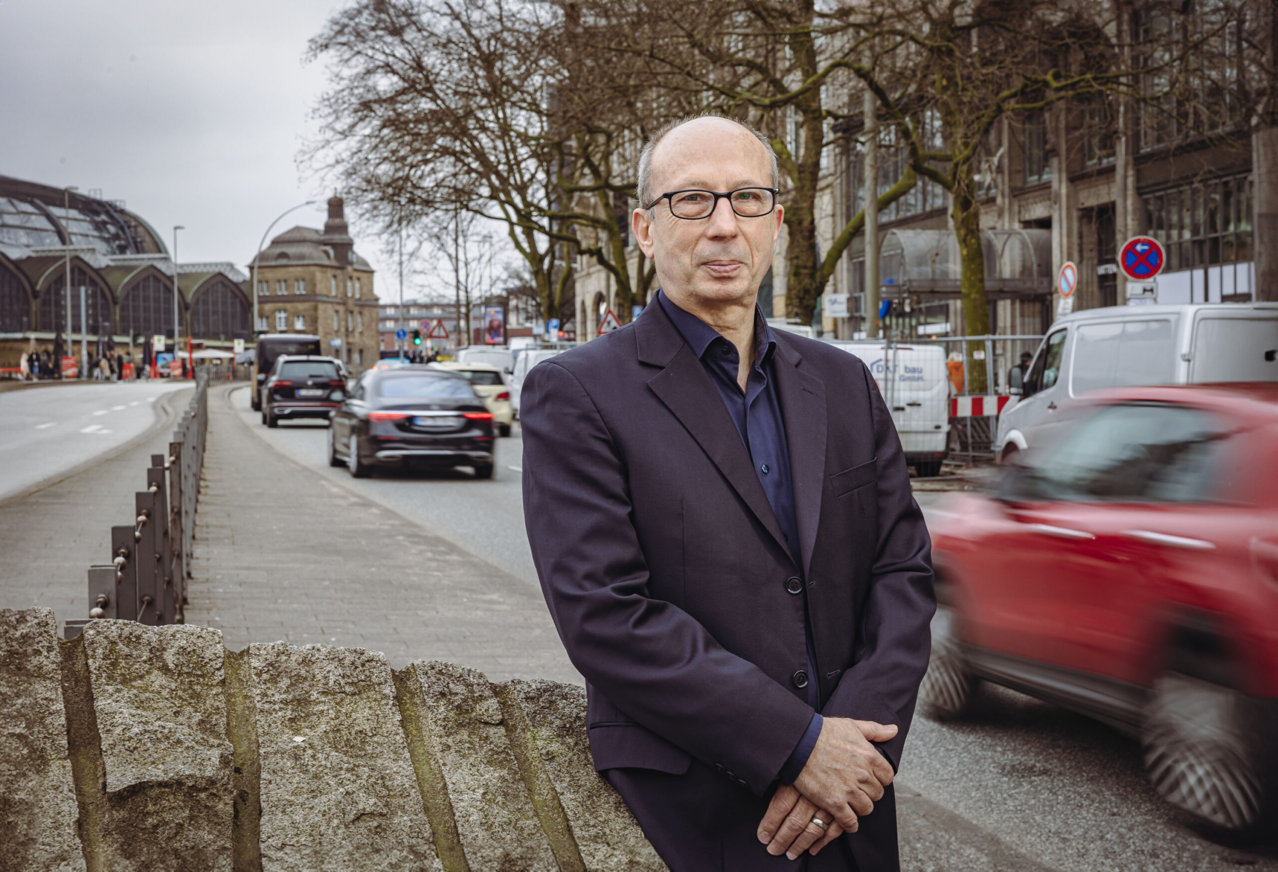 Verkehrspsychologe Ralf Buchstaller hat sein Büro direkt gegenüber vom Hauptbahnhof – so können ihn alle Kunden, die ihren Führerschein verloren haben, gut erreichen.