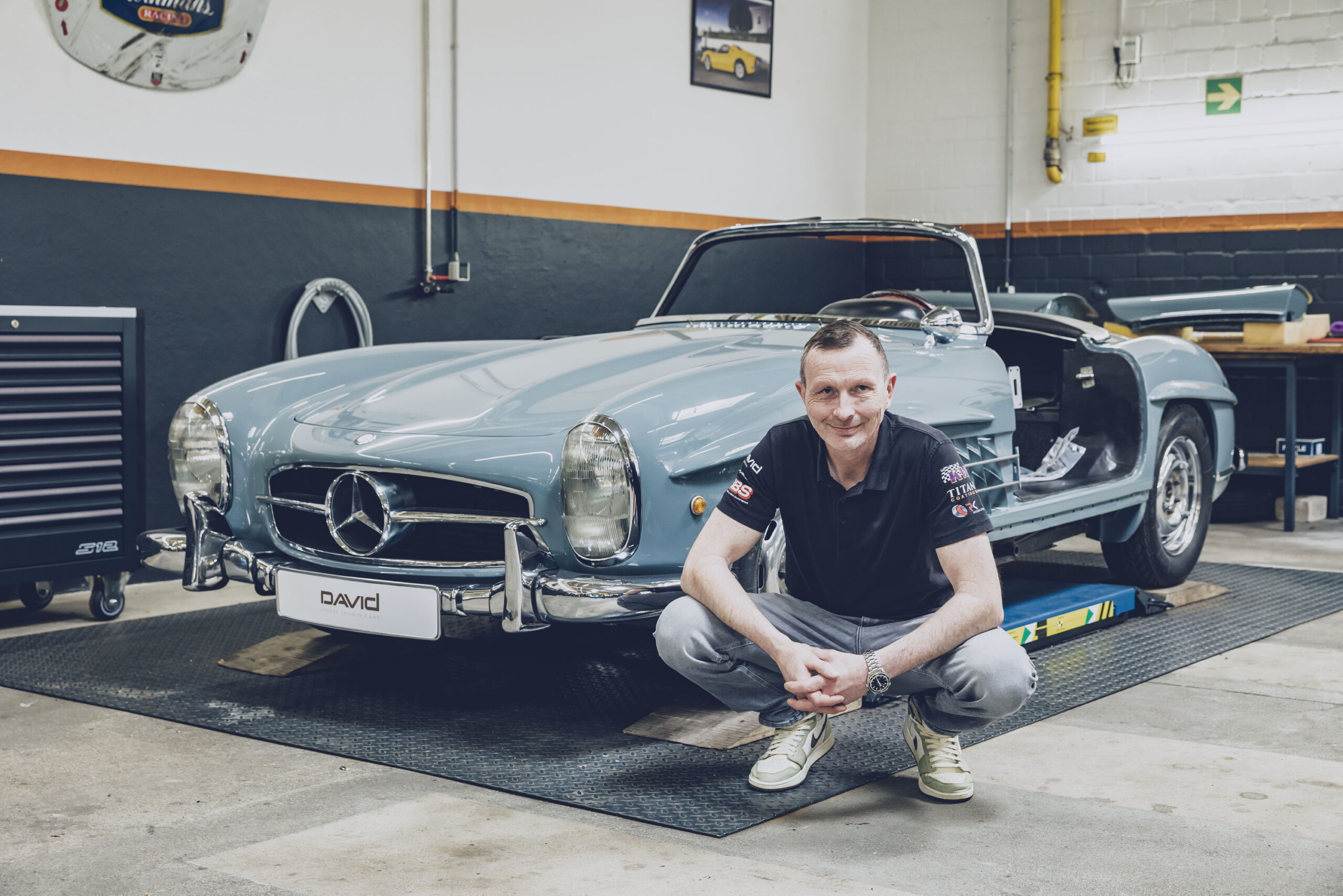 Olaf Bornhöft (49) restauriert den sündhaft teuren Mercedes 300 SL.