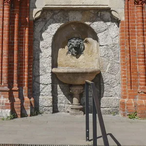 Aus dem Wandbrunnen an der historischen Köhlbrandtreppe sprudelt schon lange kein Wasser mehr.