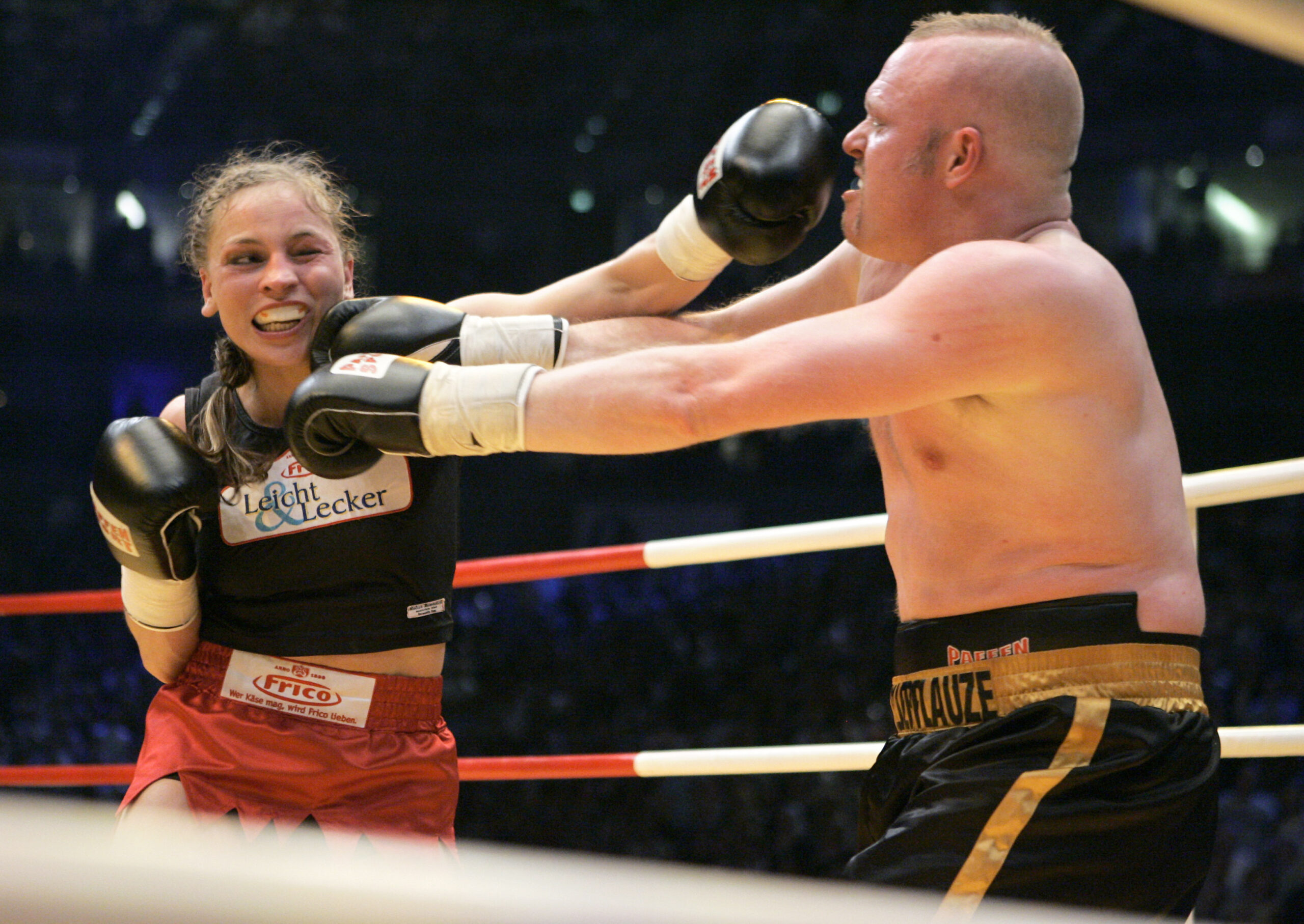 Der Entertainer Stefan Raab bei seinem Boxkampf gegen Regina Halmich 2007.