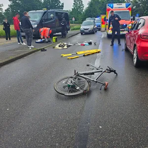 Ein Radfahrer wurde am Freitagmorgen in Prisdorf von einem Taxi angefahren und lebensgefährlich verletzt.