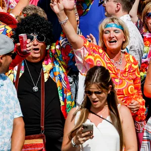 Vollgas-Party auf dem Kiez: Der Schlagermove zieht jedes Jahr Hunderttausende an (Archivbild von 2022).