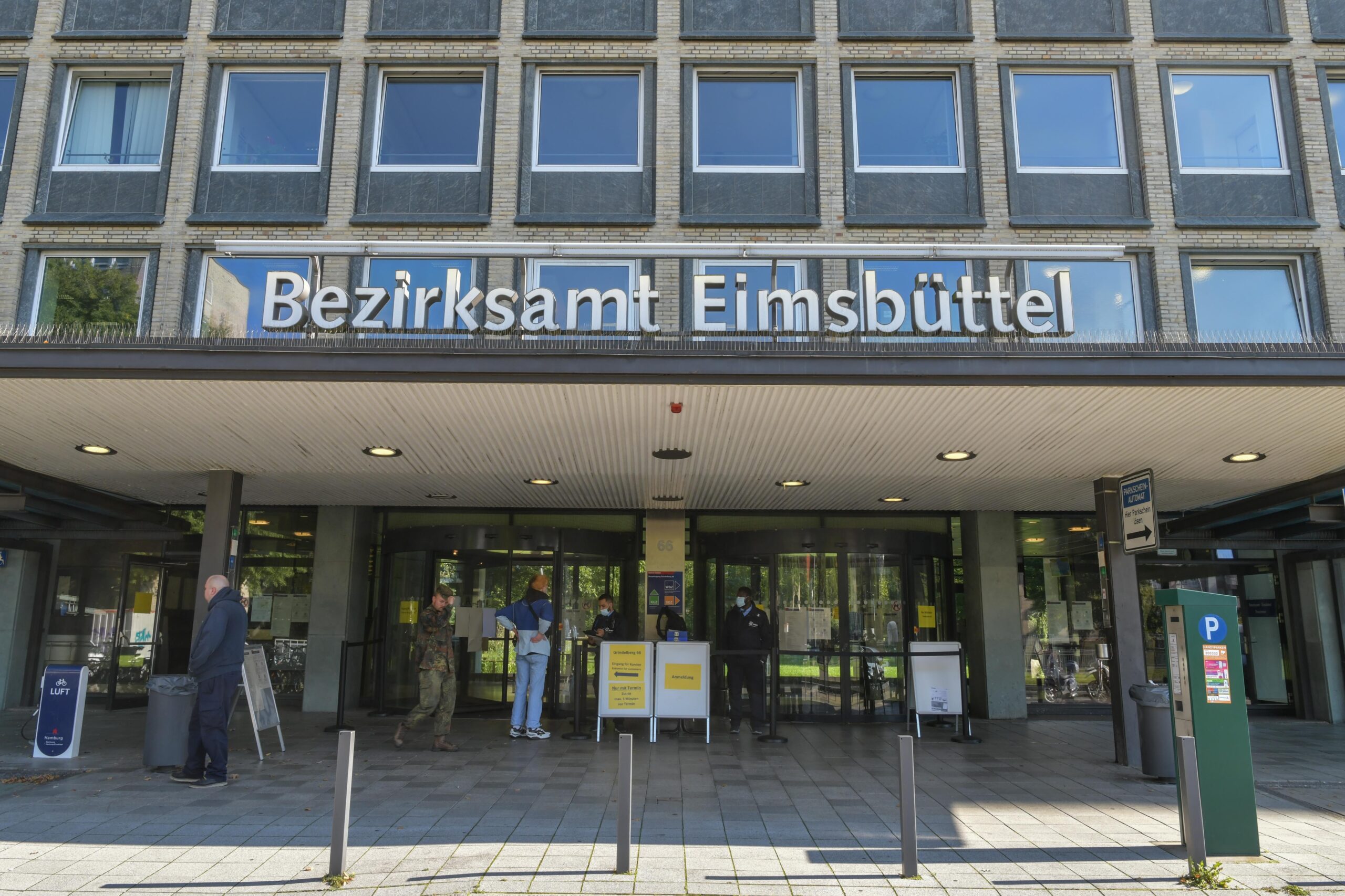 Gebäude mit Aufschrift: Bezirksamt Eimsbüttel