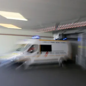 Ein 16 Monate altes Kleinkind ist in Frankreich in einem Auto auf einem Firmenparkplatz gestorben, nachdem sein Vater vergessen hatte, es in der Kinderkrippe abzugeben. (Symbolbild)