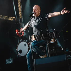 Das ist wie... fliegen? siegen? Egal! Lotto King Karl ist jedenfalls in seinem Element beim 54. Stadtpark-Konzert.