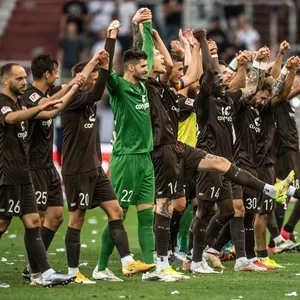 St. Pauli-Profis feiern den Derby-Sieg