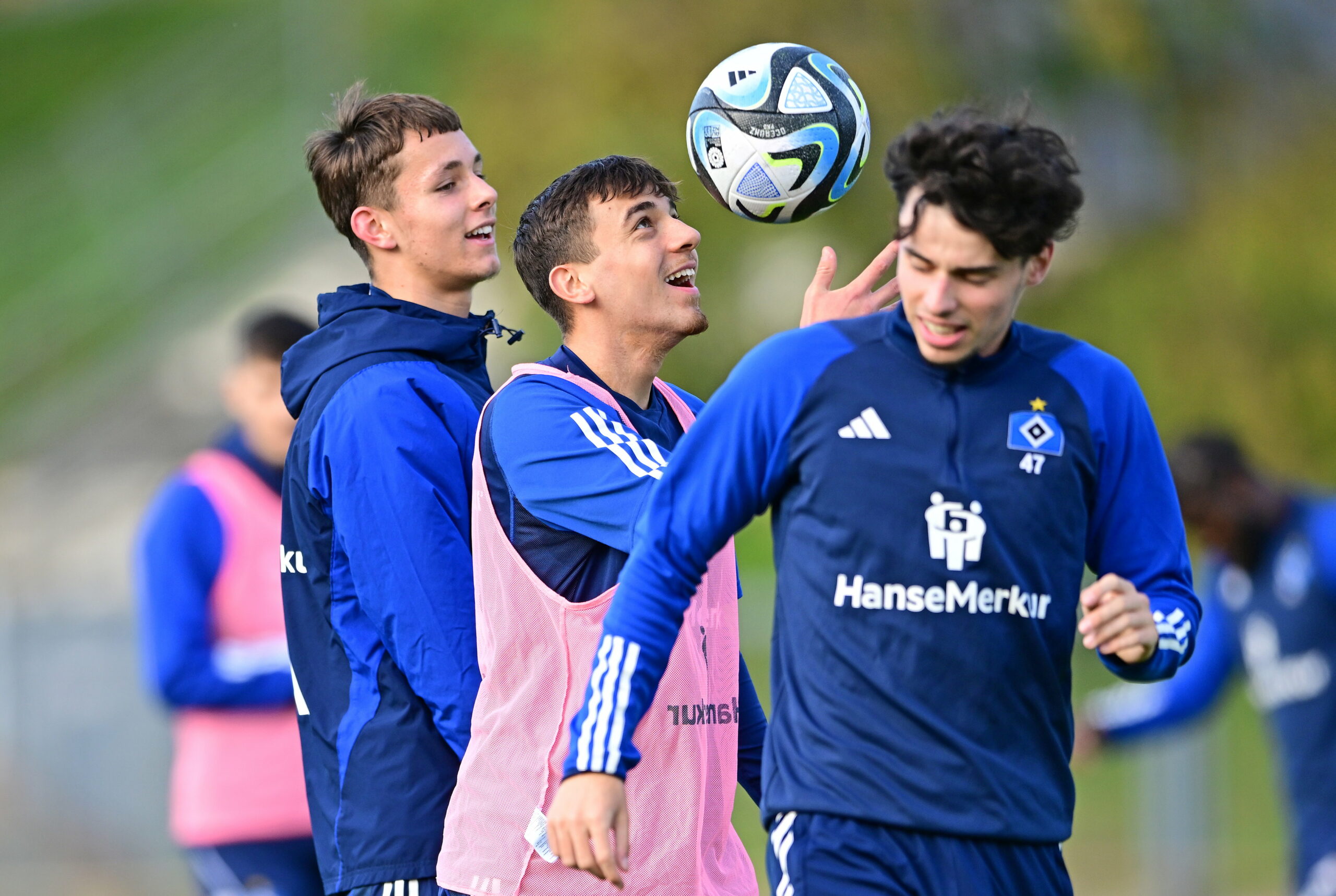 Otto Stange, Bilal Yalcinkaya und Nicolas Oliveira im HSV-Training