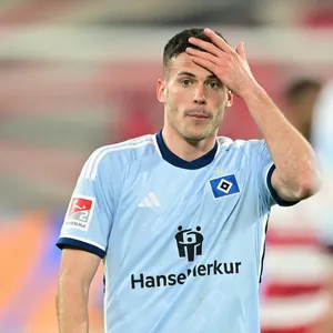 László Bénes fehlte dem HSV zuletzt drei Mal, ist nun aber wieder mit - und muss dennoch aufpassen.