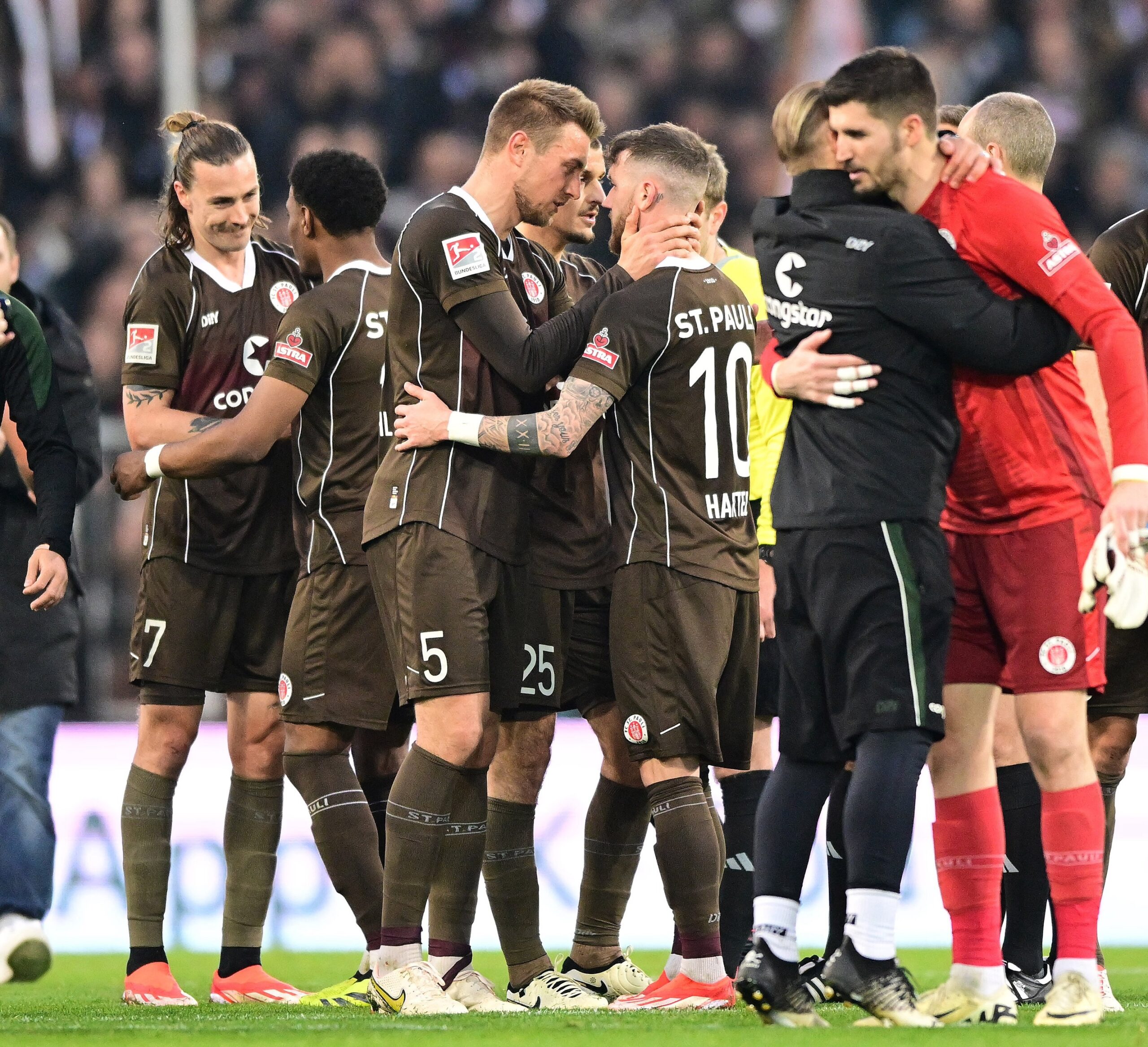 St. Paulis Profis nach dem 1:0 gegen Rostock