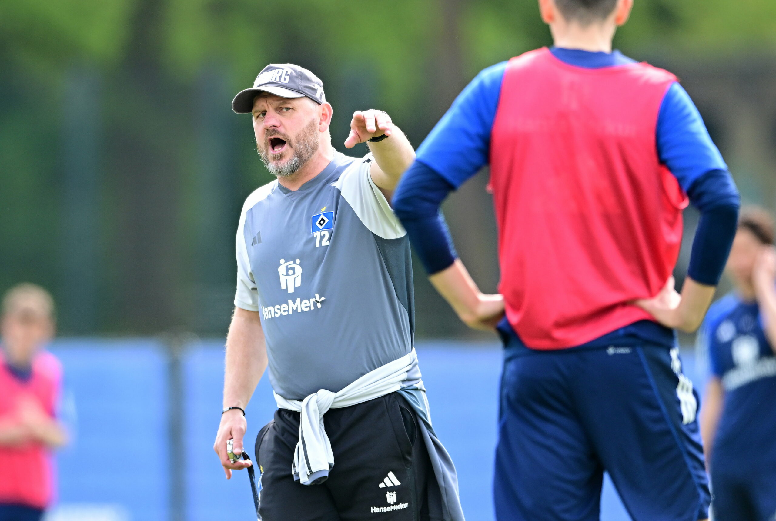 Trainer Steffen Baumgart im HSV-Training