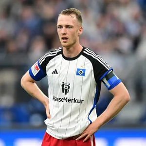 Mit Blick auf den Aufstiegskampf sind Kapitän Sebastian Schonlau und der HSV vor allem auch weiter auf Patzer der Konkurrenz angewiesen.