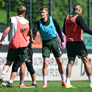 Lars Ritzka, Eric Smith und Maurides beim St. Pauli-Training