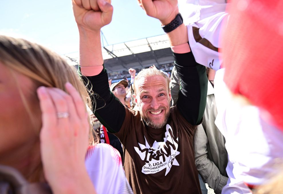 Marco Knoop feiert den Bundesliga-Aufstieg