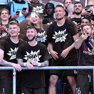 St. Pauli-Profis feiern den Aufstieg
