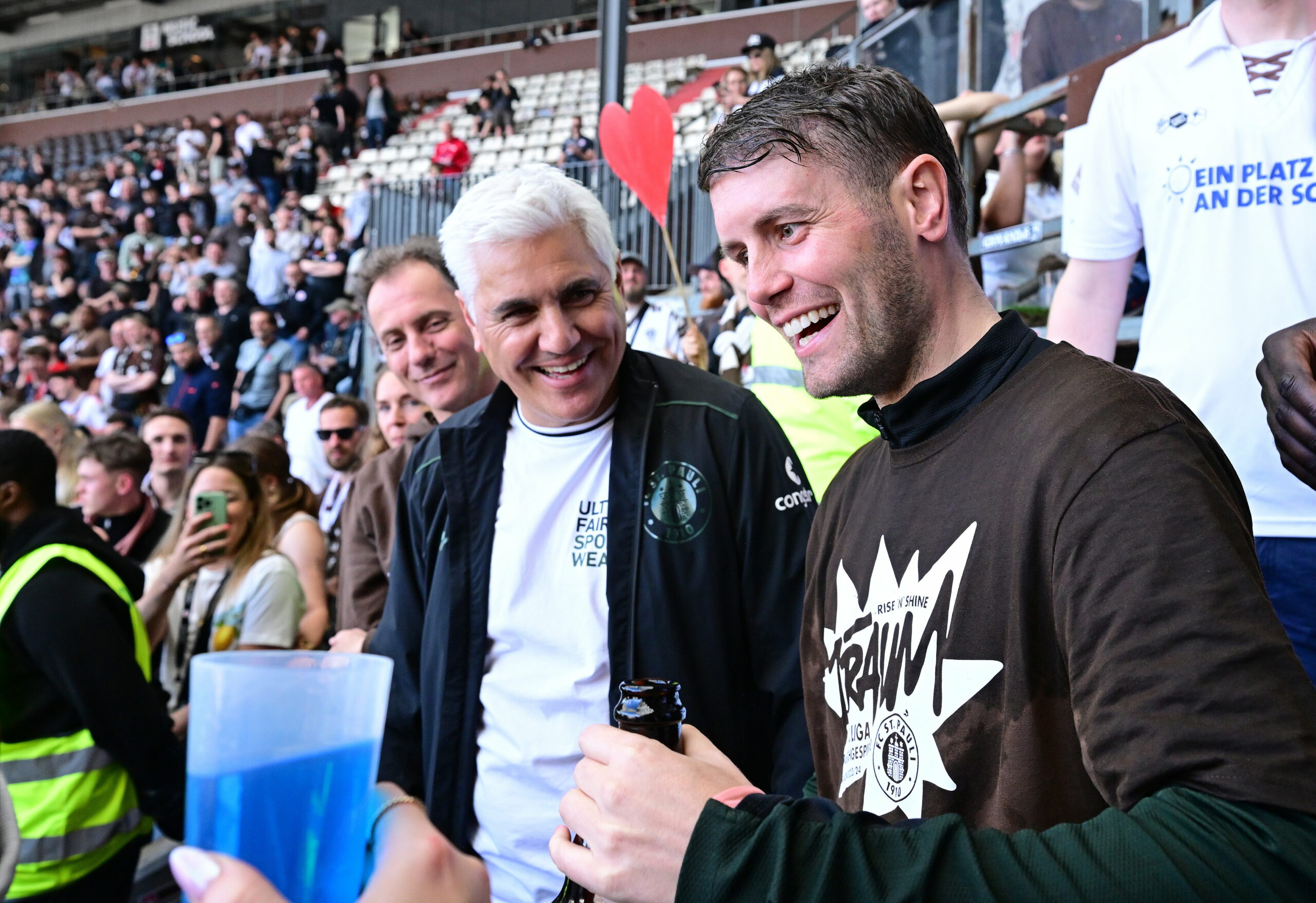 Andreas Bornemann und Fabian Hürzeler bei der Aufstiegsfeier