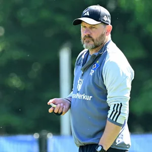 HSV-Trainer Steffen Baumgart im Training