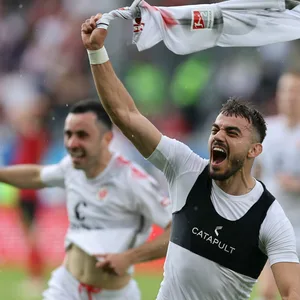 Danel Sinani bejubelt euphorisch sein Tor zum 2:1 gegen Wiesbaden