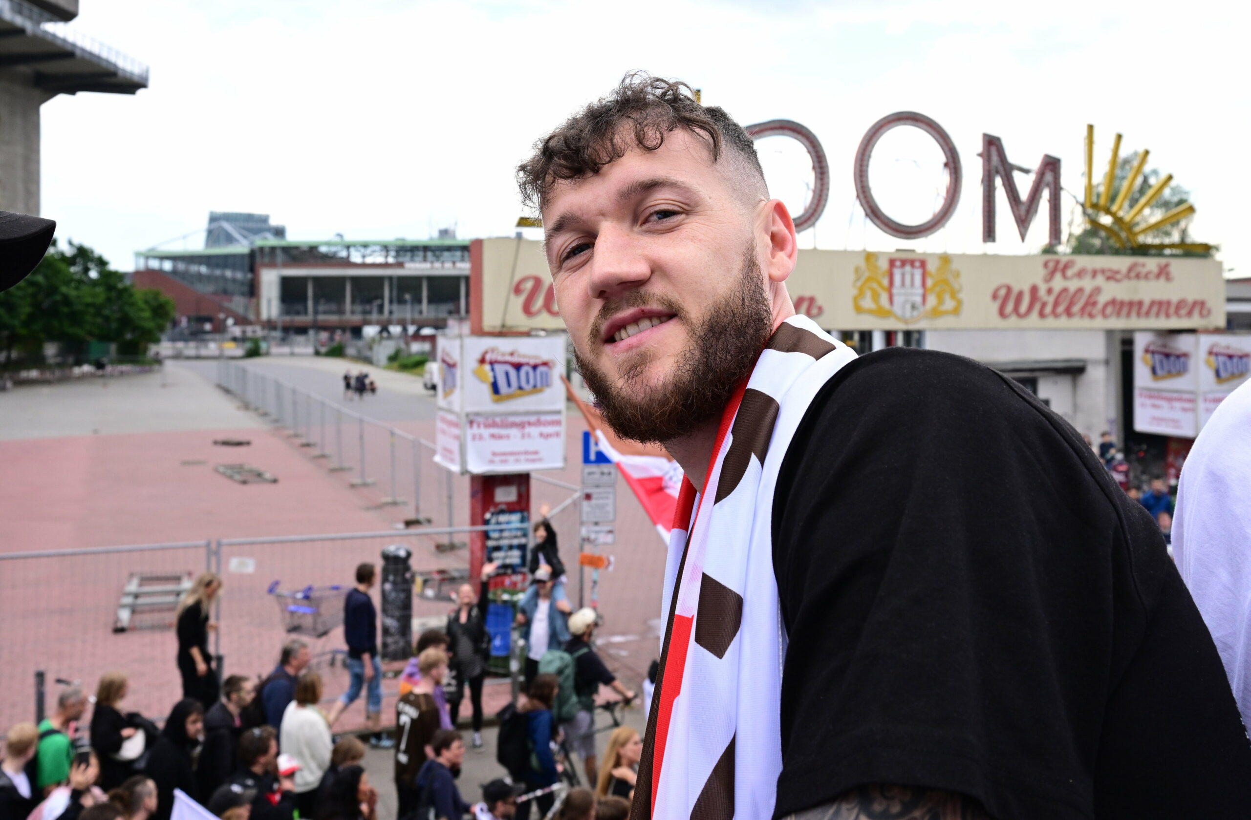 Marcel Hartel feiert mit St. Pauli den Aufstieg in die Bundesliga, den Kiezklub wird er trotzdem verlassen.