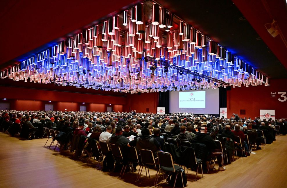 St. Paulis Mitglieder haben im CCH Platz genommen