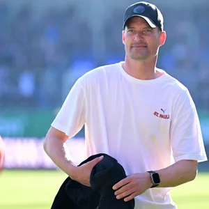 Alexander Blessin lächelt.