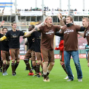 St. Paulis Profis feiern den Aufstieg in die Bundesliga 2010