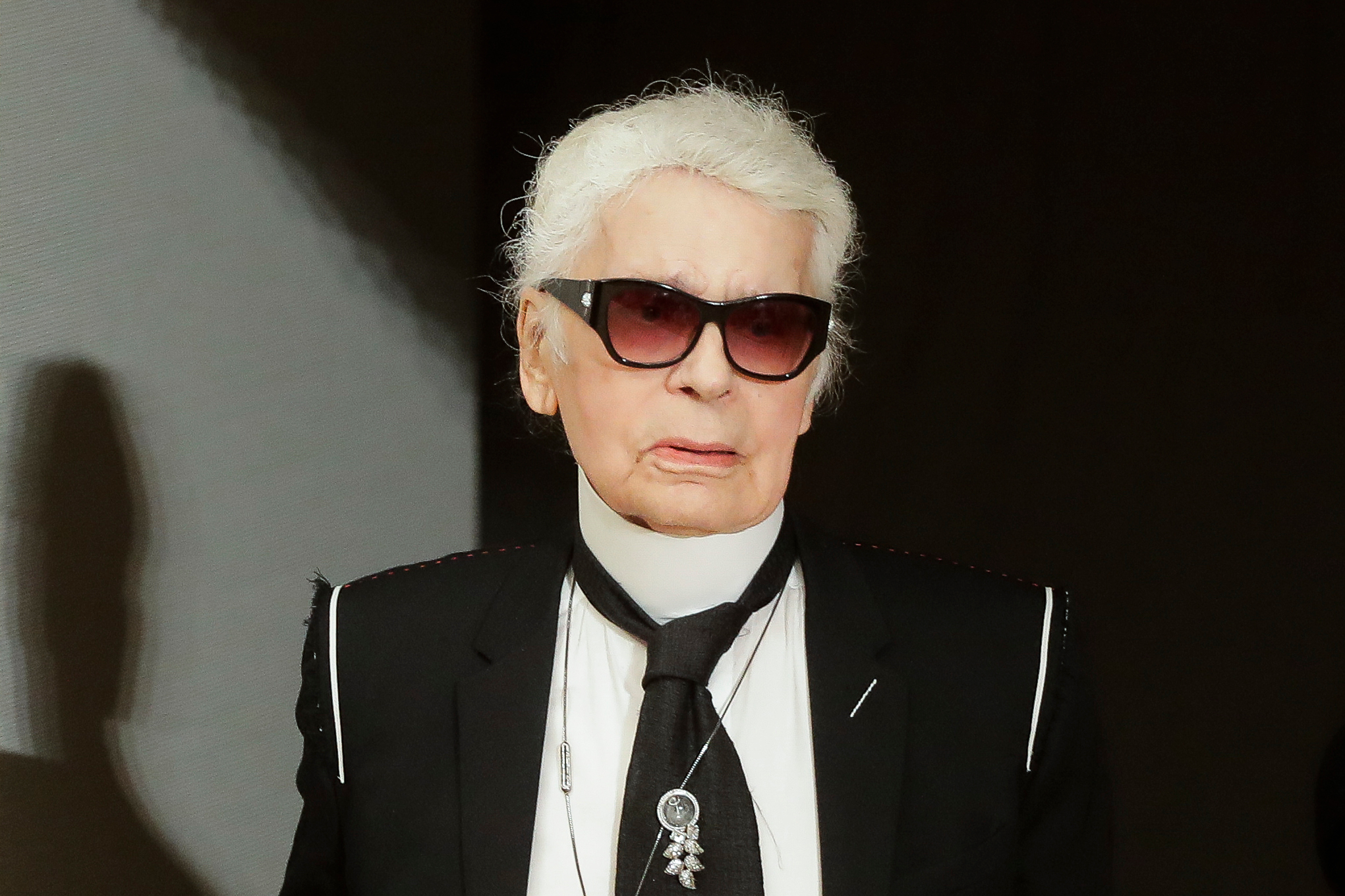 Über den vor fünf Jahren verstorbenen Karl Lagerfeld erscheint bald eine Serie.