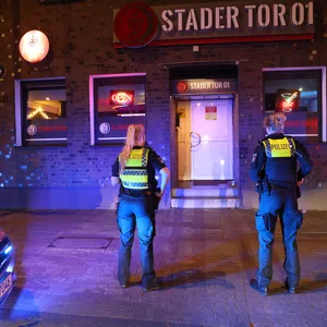 Mann mit Medder gedroht – Polizeieinsatz an berüchtigte Harburger Kneipe