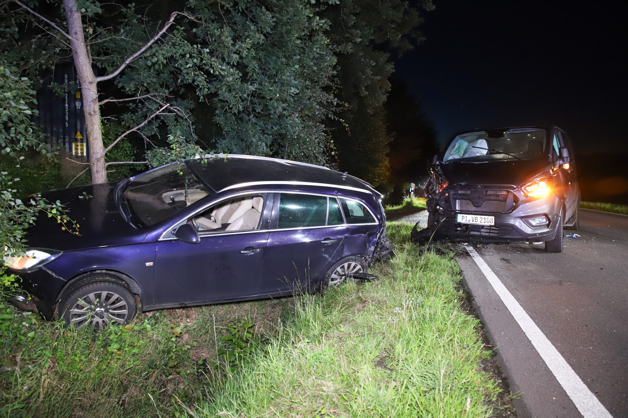 Die beiden am Unfall beteiligten Fahrzeuge in Appen (Kreis Pinneberg).