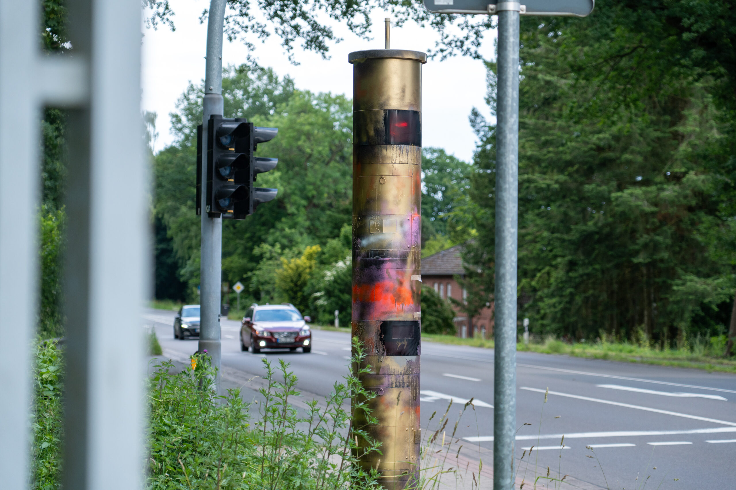 Vansalismus im Norden. Unbekannte besprühen Blitzsäule seit Mai dieses Jahhres immer wieder neu