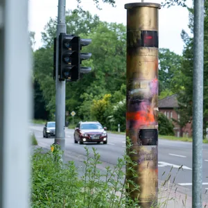 Vansalismus im Norden. Unbekannte besprühen Blitzsäule seit Mai dieses Jahhres immer wieder neu